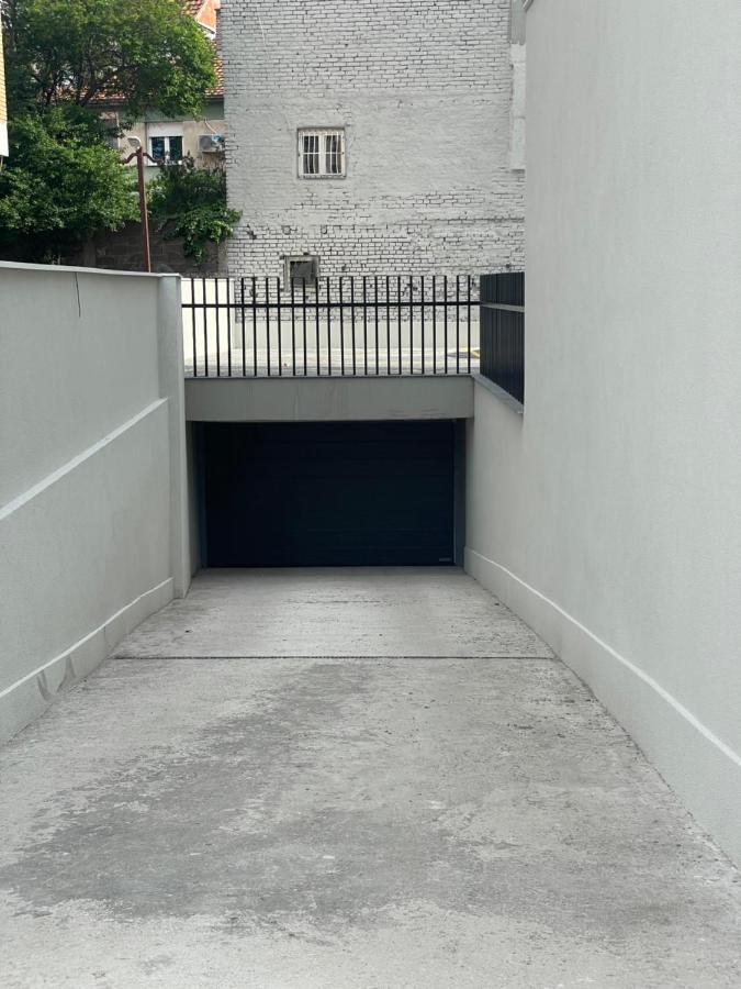 Leo Lux 2 Apartment Nis Bagian luar foto