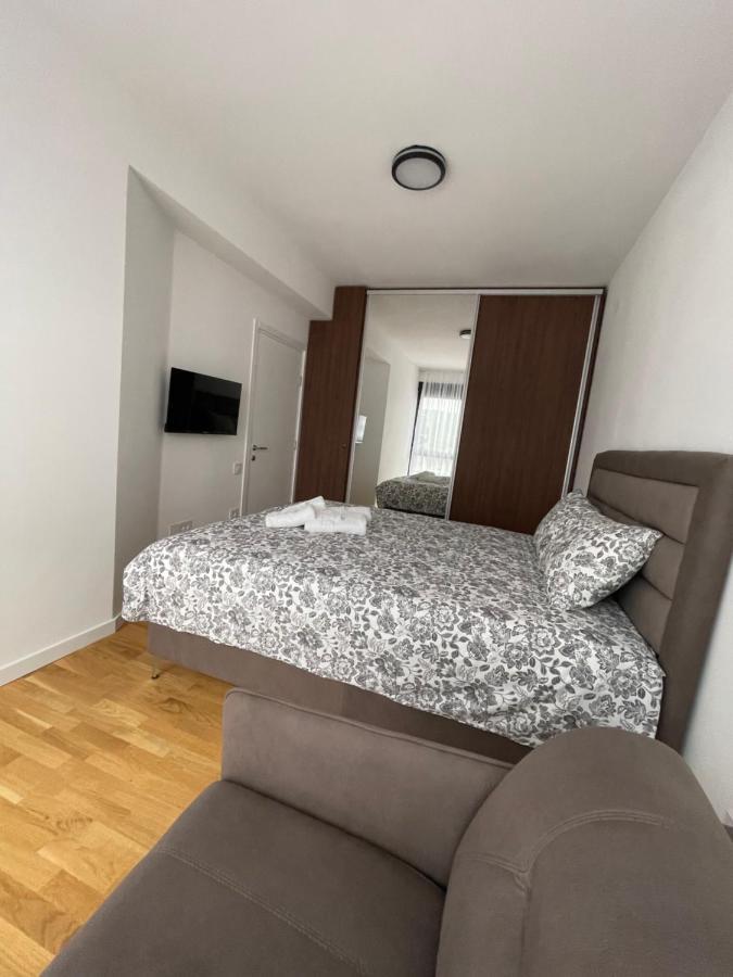 Leo Lux 2 Apartment Nis Bagian luar foto
