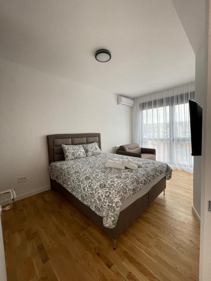 Leo Lux 2 Apartment Nis Bagian luar foto