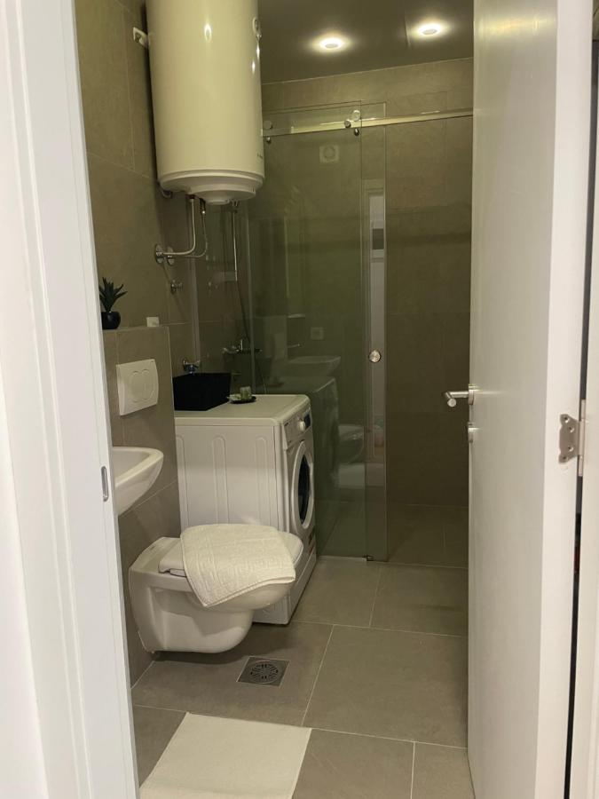 Leo Lux 2 Apartment Nis Bagian luar foto