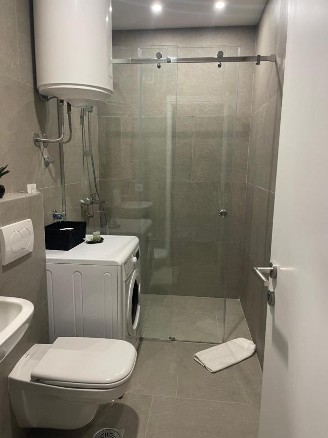Leo Lux 2 Apartment Nis Bagian luar foto
