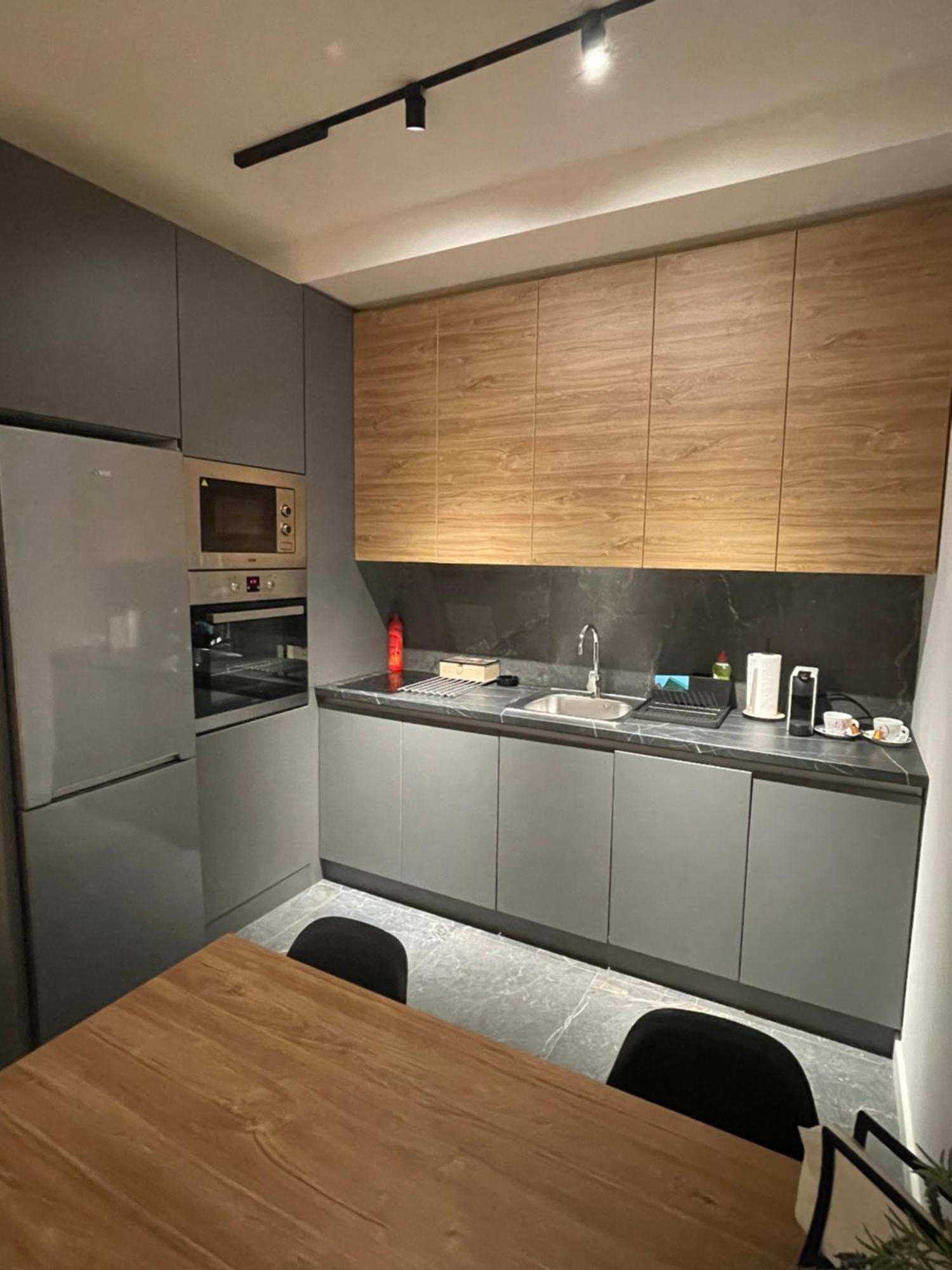 Leo Lux 2 Apartment Nis Bagian luar foto