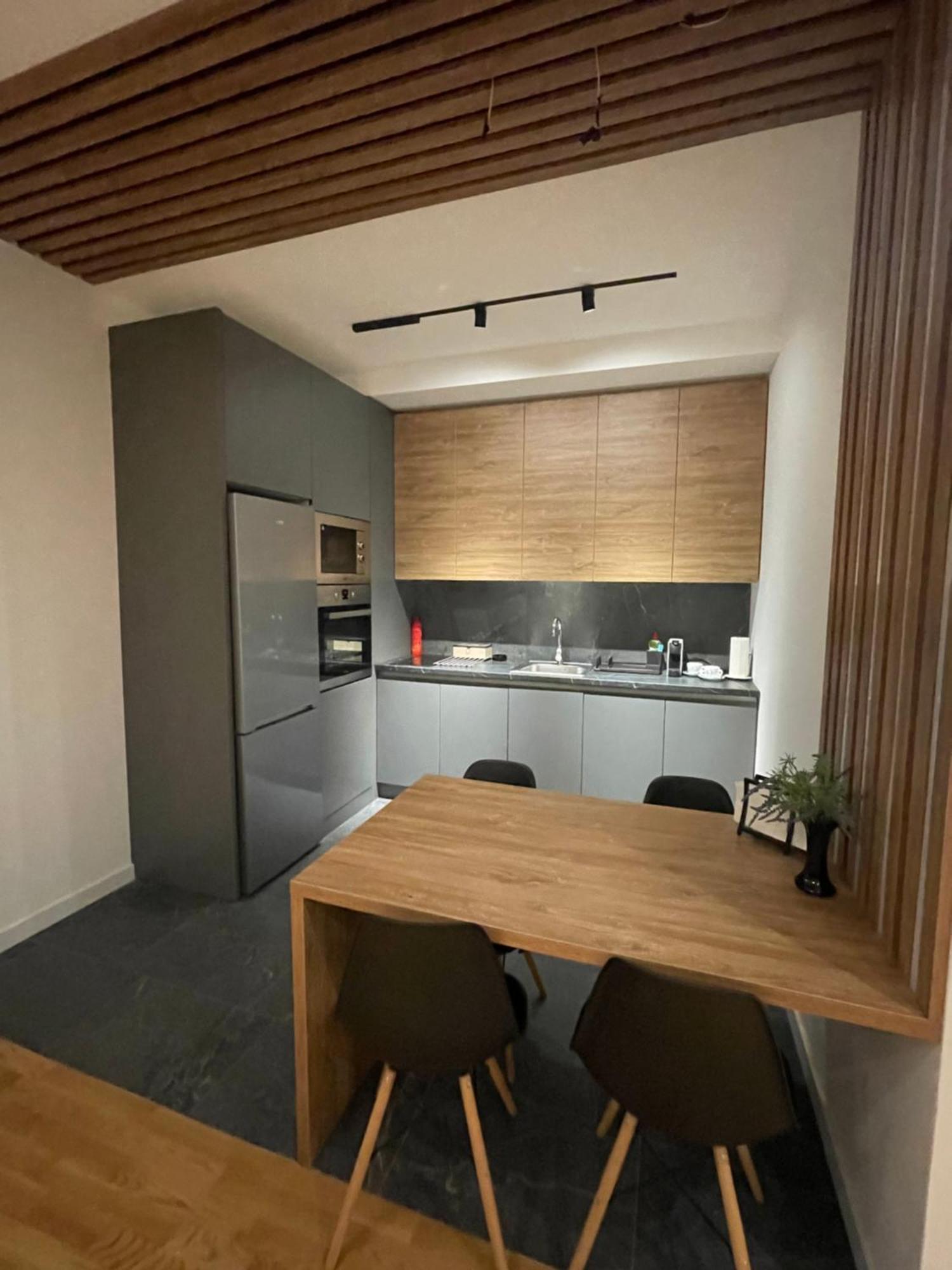 Leo Lux 2 Apartment Nis Bagian luar foto